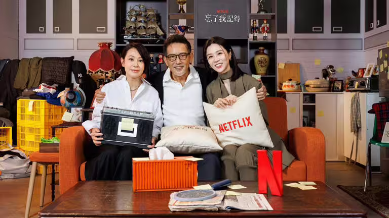 左起《忘了我記得》編導劉若英、秦漢、謝盈萱。(圖/Netflix提供) 左起《忘了我記得》編導劉若英、秦漢、謝盈萱。(圖/Netflix提供)