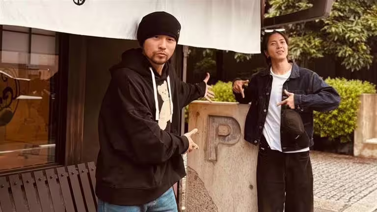 周杰倫合體山下智久。(圖/翻攝自周杰倫IG) 周杰倫合體山下智久。(圖/翻攝自周杰倫IG)