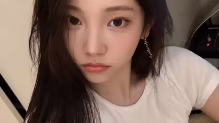 ▲在女團ILLIT出道前退團的前成員榮書,宣布加入BLACKPINK成員ROSÉ的經紀公司,預計將以少見的「男女混聲團體」形式出道。(圖/youngseo IG) ▲在女團ILLIT出道前退團的前成員榮書,宣布加入BLACKPINK成員ROSÉ的經紀公司,預計將以少見的「男女混聲團體」形式出道。(圖/youngseo IG)