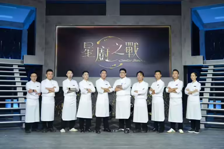 ▲星級大廚請來10位名廚跟藝人們一起組隊競賽。(圖/三立提供) ▲星級大廚請來10位名廚跟藝人們一起組隊競賽。(圖/三立提供)
