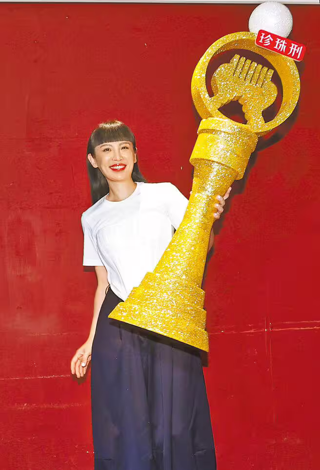 魏如萱奪下第二座金曲歌后,29日舉辦慶功宴。(陳俊吉攝) 魏如萱奪下第二座金曲歌后,29日舉辦慶功宴。(陳俊吉攝)