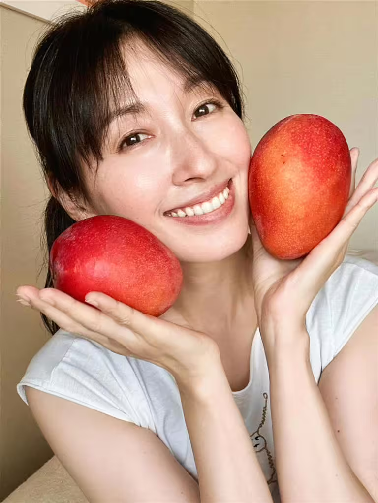 田中千繪非常喜愛台灣的愛文芒果，今年還訂了很多寄回日本和家人一起吃。（圖／翻攝自田中千繪臉書）