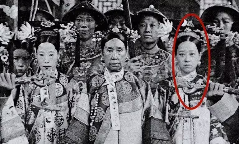 四格格深受慈禧的寵愛。(圖/翻攝自微博) 四格格深受慈禧的寵愛。(圖/翻攝自微博)