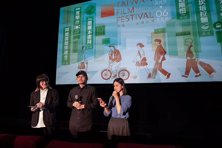 第8屆澳洲台灣影展《斥子》放映,陳彥宏導演(中)、陳佳蓉總監(右)、雪梨Queer_Screen總監Benson_Wu(左)映後問答。(澳洲台灣影展提供) 第8屆澳洲台灣影展《斥子》放映,陳彥宏導演(中)、陳佳蓉總監(右)、雪梨Queer_Screen總監Benson_Wu(左)映後問答。(澳洲台灣影展提供)