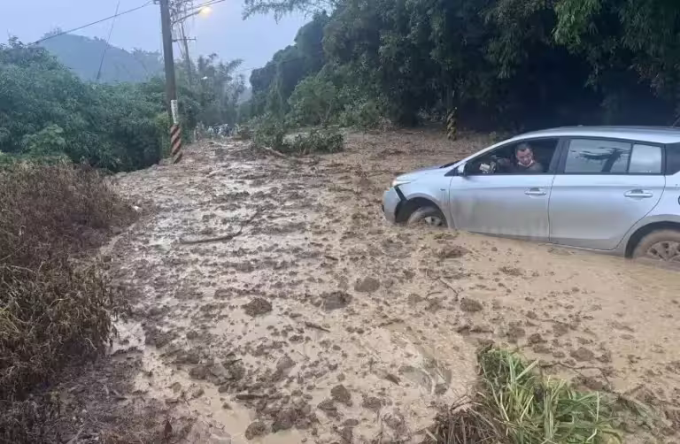▲霧峰區桐林國小附近山區出現土石流。(圖/台中市議員江和樹提供,2025.07.31) ▲霧峰區桐林國小附近山區出現土石流。(圖/台中市議員江和樹提供,2025.07.31)