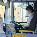 搭公車一抬頭「被仙女司機電到」側拍照瘋傳　網見1亮點驚：不簡單