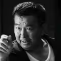 巨星殞落！大咖導演驚傳「因病離世」享壽82歲 昔作品霸榜收視率