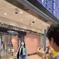 大咖夫妻現身機場接機！21歲超正愛女曝光 一家四口全都高顏值