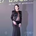 劉品言辣挺孕肚主持慘被酸民罵太露 女星看不下去幫怒嗆：是嫁到你們家嗎