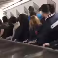 地鐵手扶梯失速暴衝　傷亡情況曝光