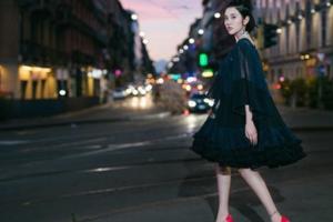 唐藝昕這組時尚街拍到底有什麼？嚇得我趕集關注了她的微博