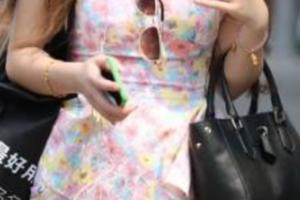 街拍時尚：炎熱天氣下的美女，短裙是唯一的選擇