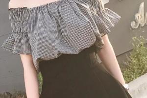 一字肩怎麼搭配，才跟緊時尚腳步