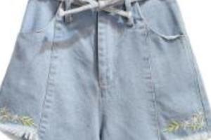 2017流行牛仔短褲，火熱來襲，百搭T恤和小白鞋