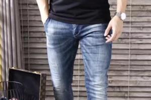 普拉達經典款，休閒大氣的搭配，無論是送禮還是自用都讓你有足面子