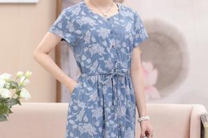 奔五的媽媽們，今夏巨流行這8款遮肉顯瘦的超大碼5XL棉麻連衣裙，穿出高端優雅女人味