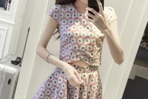 新款少女小清新碎花A字裙套裝，夏季連衣裙子兩件套