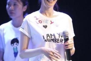 為怎麼楊冪跟鹿晗都很喜歡穿T恤呢！同款t恤是否是情侶裝