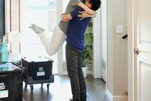 買房供兒住免錢！兒子結婚卻不請父母　爸見到「親家全搬進去」怒賣房趕人