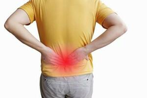 腰痛困擾？醫生：四種方法，緩解腰椎間盤突出問題