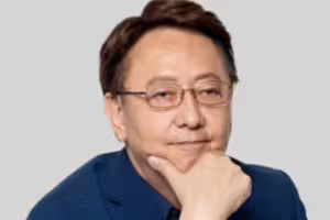 李四端皈依佛門！遭佛祖懲罰「從樓梯重摔」 膝蓋著地痛3個月
