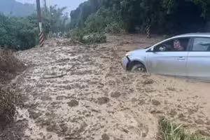 快訊／紫爆雷雨炸台中！4國小宣布停課
