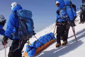 硬闖封山富士山　中國留學生下場慘了