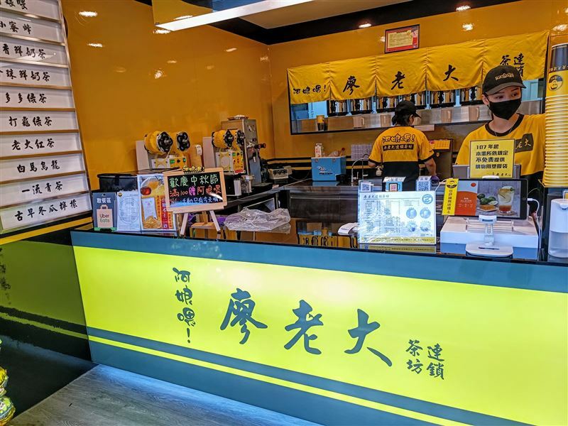 廖老大飲料店女店員成為亮點，原PO公開這間店位於竹北。（圖／翻攝自爆廢公社公開版臉書）