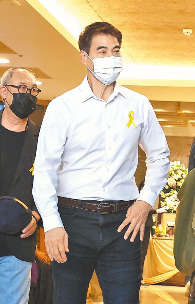 翁家明13日現身汪建民告別式。(陳俊吉攝) 翁家明13日現身汪建民告別式。(陳俊吉攝)