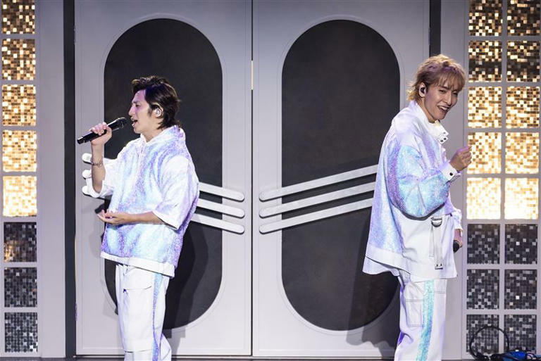 W-inds.(左起)千葉涼平、橘慶太於台北國際會議中心開唱。(圖/COME ON JKSSP提供) W-inds.(左起)千葉涼平、橘慶太於台北國際會議中心開唱。(圖/COME ON JKSSP提供)