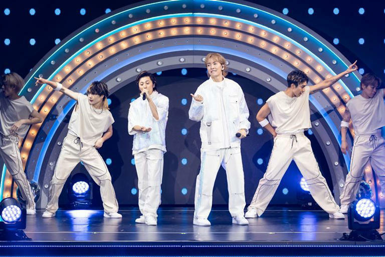W-inds.大秀「23蹲」。(圖/COME ON JKSSP提供) W-inds.大秀「23蹲」。(圖/COME ON JKSSP提供)