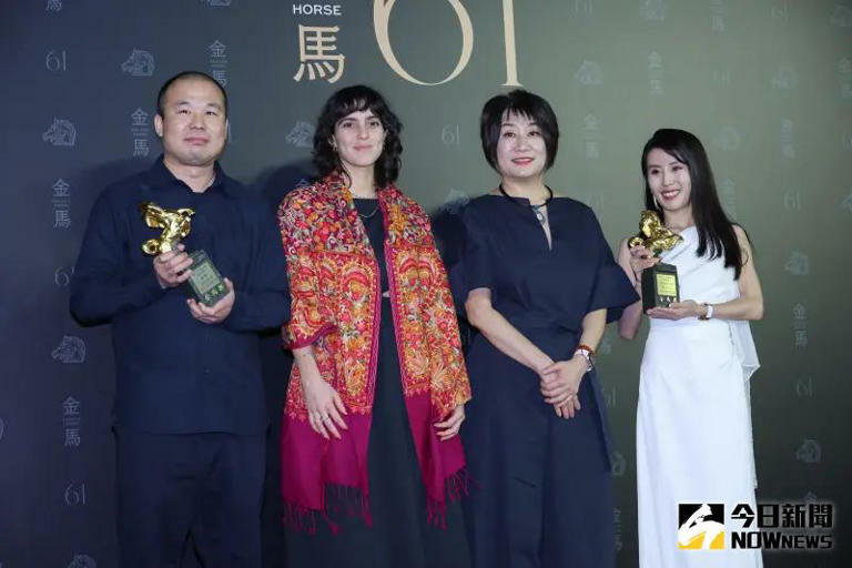 ▲第61屆金馬獎,《一部未完成的電影》拿下最佳影片。圖為李鵬(左起)、片方代表Cecilia Pezzini、馬英力、田佳茗。(圖/NOWnews攝影中心) ▲第61屆金馬獎,《一部未完成的電影》拿下最佳影片。圖為李鵬(左起)、片方代表Cecilia Pezzini、馬英力、田佳茗。(圖/NOWnews攝影中心)