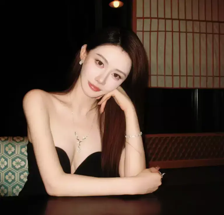 ▲周麟嘉外型亮麗,過去在劇中多擔任配角。(圖/周麟嘉微博) ▲周麟嘉外型亮麗,過去在劇中多擔任配角。(圖/周麟嘉微博)