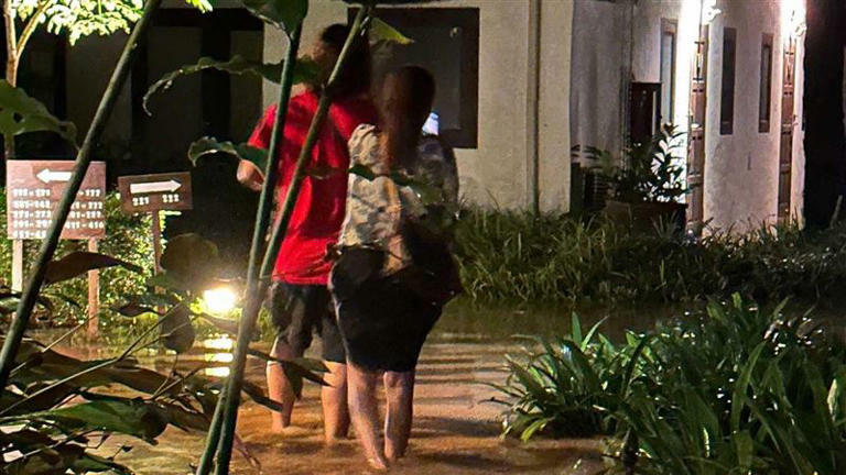 喬幼和老公在泰國遇大水災急忙逃難。(圖/喬幼 提供) 喬幼和老公在泰國遇大水災急忙逃難。(圖/喬幼 提供)