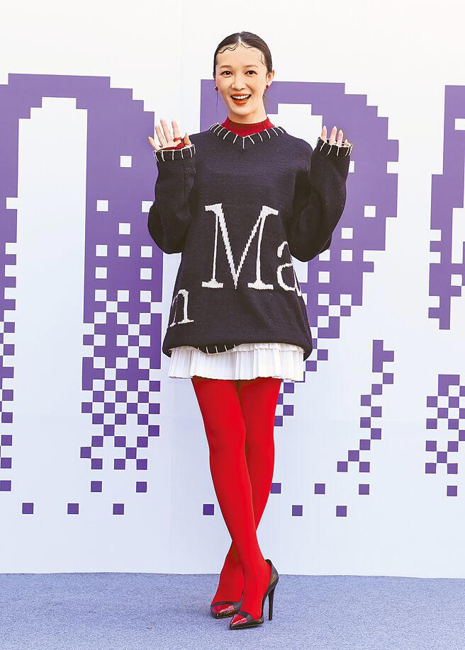 李杏不僅愛情得意,過年期間打牌手氣也極佳。(陳俊吉攝) 李杏不僅愛情得意,過年期間打牌手氣也極佳。(陳俊吉攝)