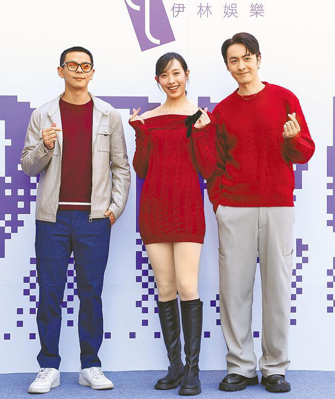 孫綻(左起)、劉樸、張雁名出席伊林娛樂新春開工團拜。(陳俊吉攝) 孫綻(左起)、劉樸、張雁名出席伊林娛樂新春開工團拜。(陳俊吉攝)