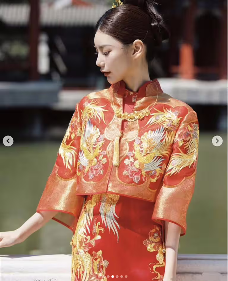 馬筱梅分享婚禮期間的中式婚紗照。(圖/翻攝自IG) 馬筱梅分享婚禮期間的中式婚紗照。(圖/翻攝自IG)