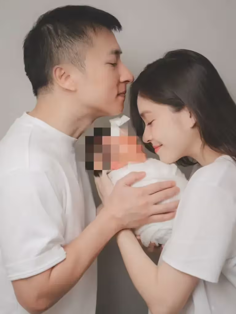 ▲韓笙笙(右)在社群宣布生下女兒。(圖/翻攝自韓笙笙IG) ▲韓笙笙(右)在社群宣布生下女兒。(圖/翻攝自韓笙笙IG)