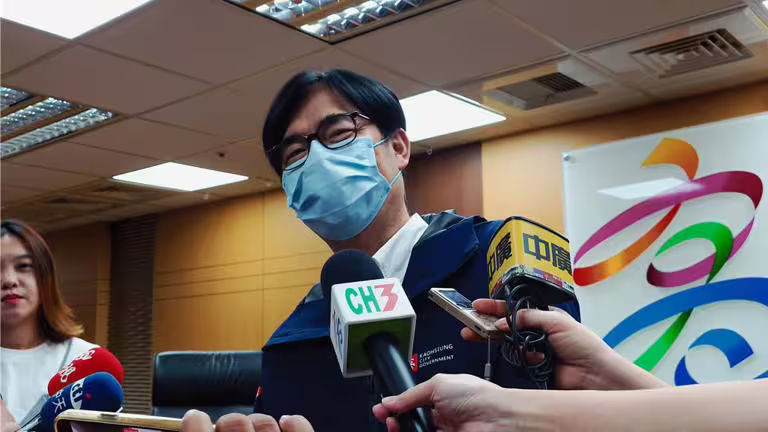 TEICE演唱會讓高雄部分飯店房價飆漲，市長陳其邁則說，會嚴加把關旅宿價格、品質，讓歌迷放心聽演唱會。（任義宇攝）