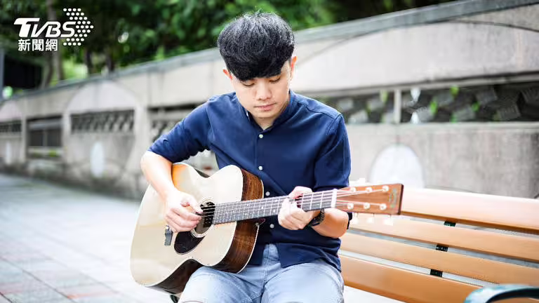 楊肅浩唱作俱佳,每次發片都獲金曲青睞。(圖/張哲鳴攝) 楊肅浩唱作俱佳,每次發片都獲金曲青睞。(圖/張哲鳴攝)