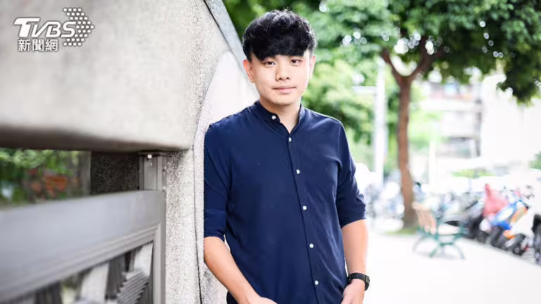 楊肅浩在教學過程裡,對於原生家庭對學生的影響深有感觸。(圖/張哲鳴攝) 楊肅浩在教學過程裡,對於原生家庭對學生的影響深有感觸。(圖/張哲鳴攝)