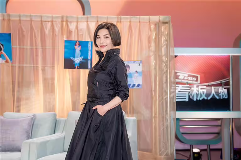 張清芳談起先前重返舞台的經驗,感動表示粉絲都還在。(圖/TVBS提供) 張清芳談起先前重返舞台的經驗,感動表示粉絲都還在。(圖/TVBS提供)