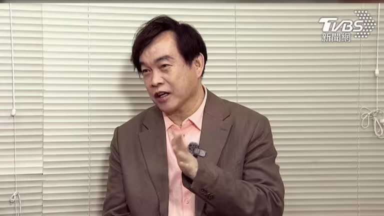 康康接受《娛樂頭條》專訪,聊到很多內幕和內心世界。(圖/TVBS) 康康接受《娛樂頭條》專訪,聊到很多內幕和內心世界。(圖/TVBS)
