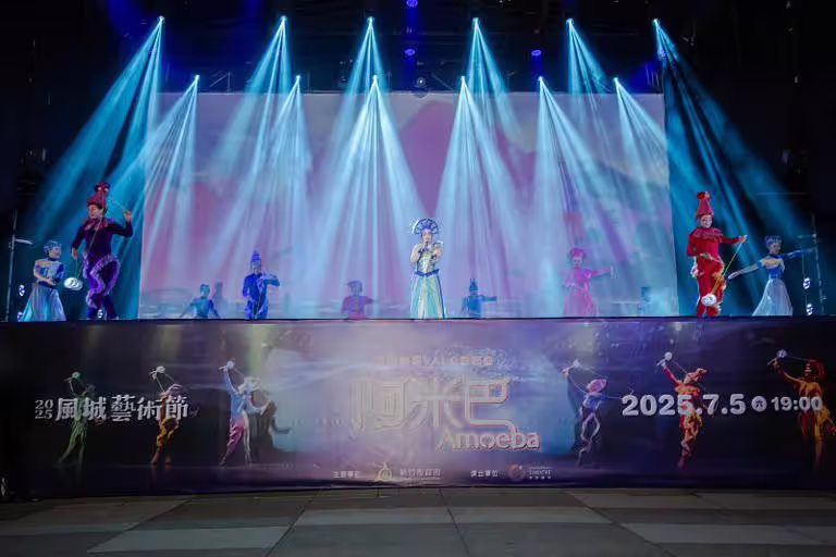 舞鈴劇場擔綱首場演出,帶來《VALO 首部曲─阿米巴Amoeba》。 舞鈴劇場擔綱首場演出,帶來《VALO 首部曲─阿米巴Amoeba》。