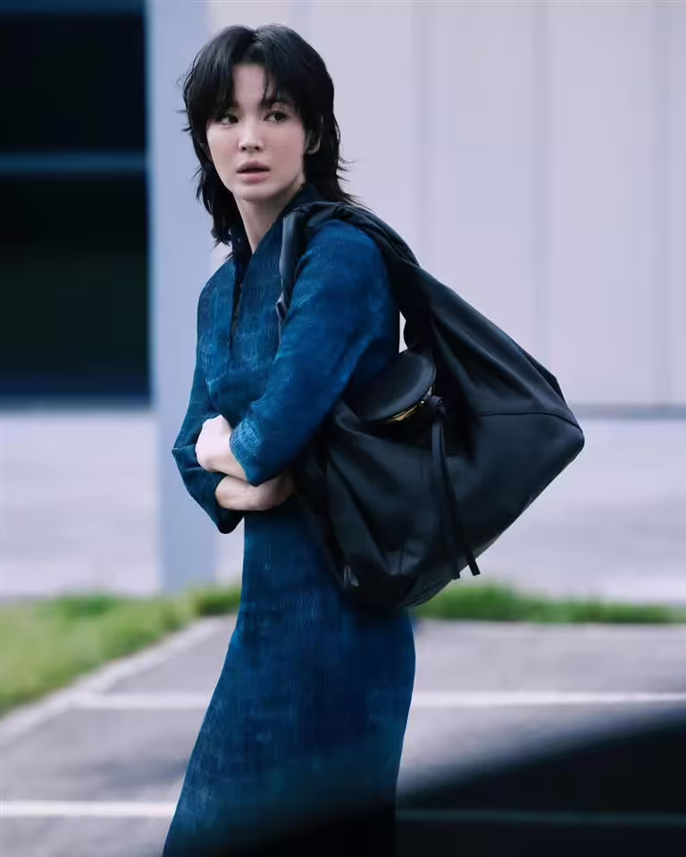 宋慧喬首度挑戰「狼尾剪」髮型。(圖/翻攝自IG @kyo1122) 宋慧喬首度挑戰「狼尾剪」髮型。(圖/翻攝自IG @kyo1122)