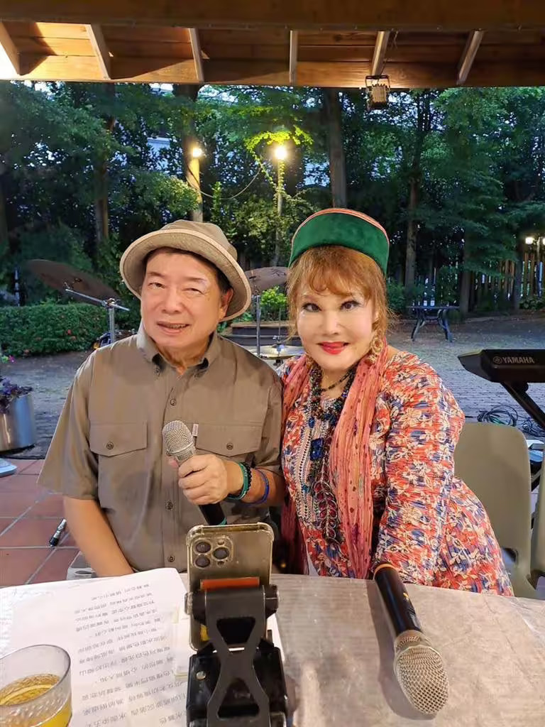 廖峻跟澎澎當年秀場紅極一時。(圖/翻攝自臉書) 廖峻跟澎澎當年秀場紅極一時。(圖/翻攝自臉書)