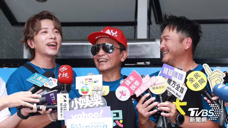 吳宗憲(中)、KID(右)、坤達主持的《綜藝玩很大》即將邁入第11年。(圖/黃城碩攝) 吳宗憲(中)、KID(右)、坤達主持的《綜藝玩很大》即將邁入第11年。(圖/黃城碩攝)