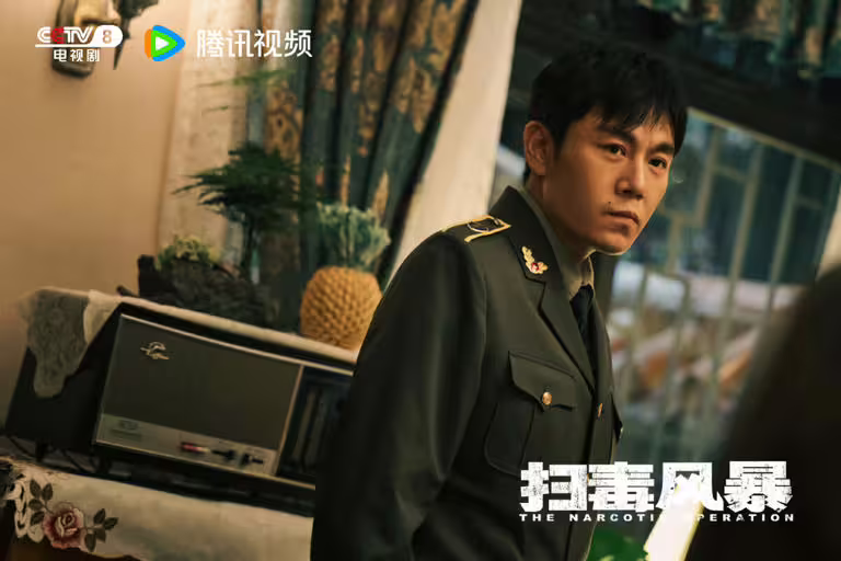 《掃毒風暴》找來段奕宏、秦昊等一票戲骨演員,再加上導演有高評價作品《掃黑風暴》珠玉在前,讓這部《掃毒風暴》開播前有了高期待。不過播出後卻讓網友很失望,剪輯被認為很混亂,許多網友也吐槽鏡頭拍得太晃,雖然拍攝手法很新穎,但很妨礙觀看,被認為浪費了豪華的演員陣容。 《掃毒風暴》找來段奕宏、秦昊等一票戲骨演員,再加上導演有高評價作品《掃黑風暴》珠玉在前,讓這部《掃毒風暴》開播前有了高期待。不過播出後卻讓網友很失望,剪輯被認為很混亂,許多網友也吐槽鏡頭拍得太晃,雖然拍攝手法很新穎,但很妨礙觀看,被認為浪費了豪華的演員陣容。
