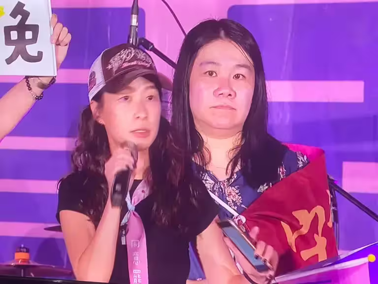 ▲海外返鄉投票青年代表Wendy表示，自己放棄睽違16年的Oasis回歸演唱會返鄉投票，但忍賴士葆20幾年夠久了。（圖／記者陳威叡攝，2025.07.24）