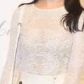 「仙女姐姐」劉亦菲太大膽了穿白色鏤空服秀身材撩發姿勢好美